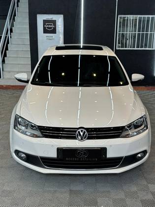 VOLKSWAGEN JETTA 2.0 TSI HIGHLINE 200CV GASOLINA 4P TIPTRONIC VOLKSWAGEN JETTA 2.0 TSI HIGHLINE 200CV GASOLINA 4P TIPTRONIC